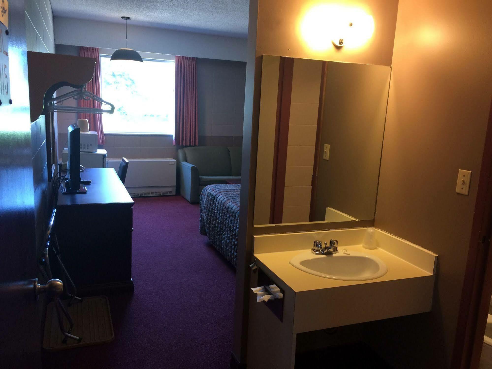 Midtown Motor Inn Bonnyville 外观 照片