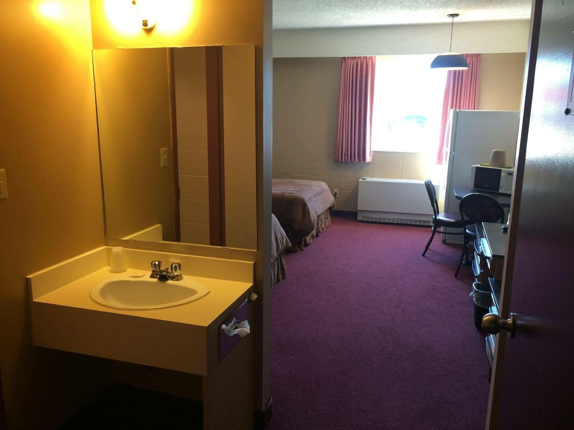 Midtown Motor Inn Bonnyville 外观 照片